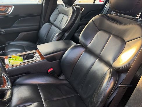 Used 2018 Lincoln Continental Select image 23