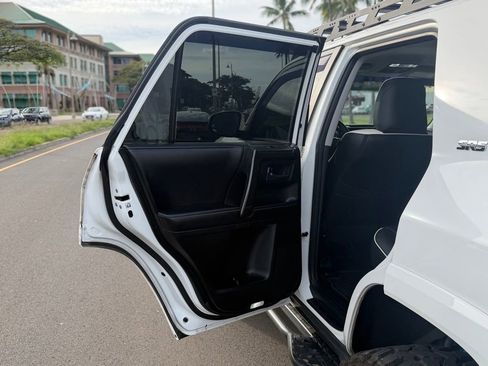 Used 2016 Toyota 4Runner SR5 AWD/4WD image 17