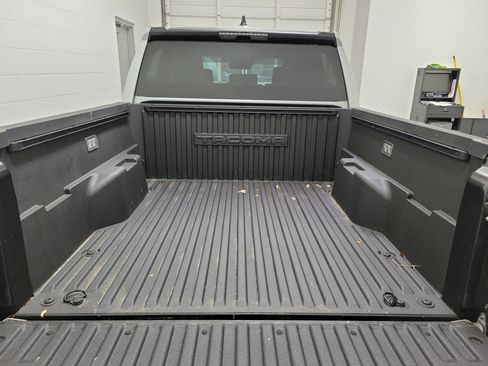 Certified 2025 Toyota Tacoma SR5 AWD/4WD image 6