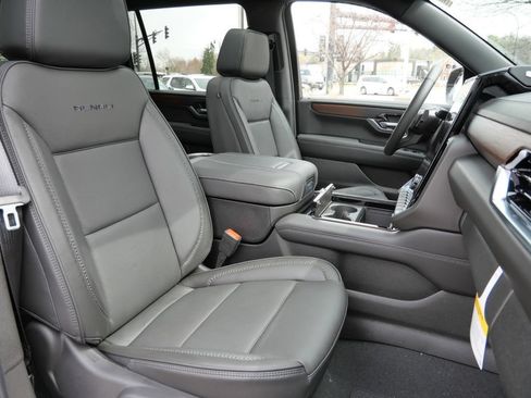 New 2026 GMC Yukon XL Denali w/ Sun & Power Step Package AWD/4WD image 24