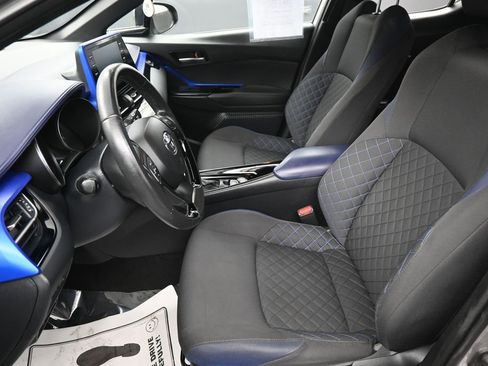 Used 2020 Toyota C-HR XLE FWD image 28