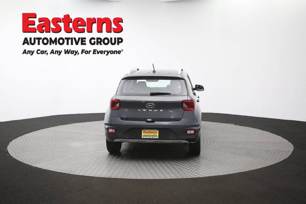 Used 2025 Hyundai Venue SEL FWD image 38
