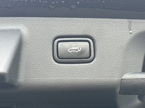 Used 2024 Hyundai Palisade Limited FWD image 12