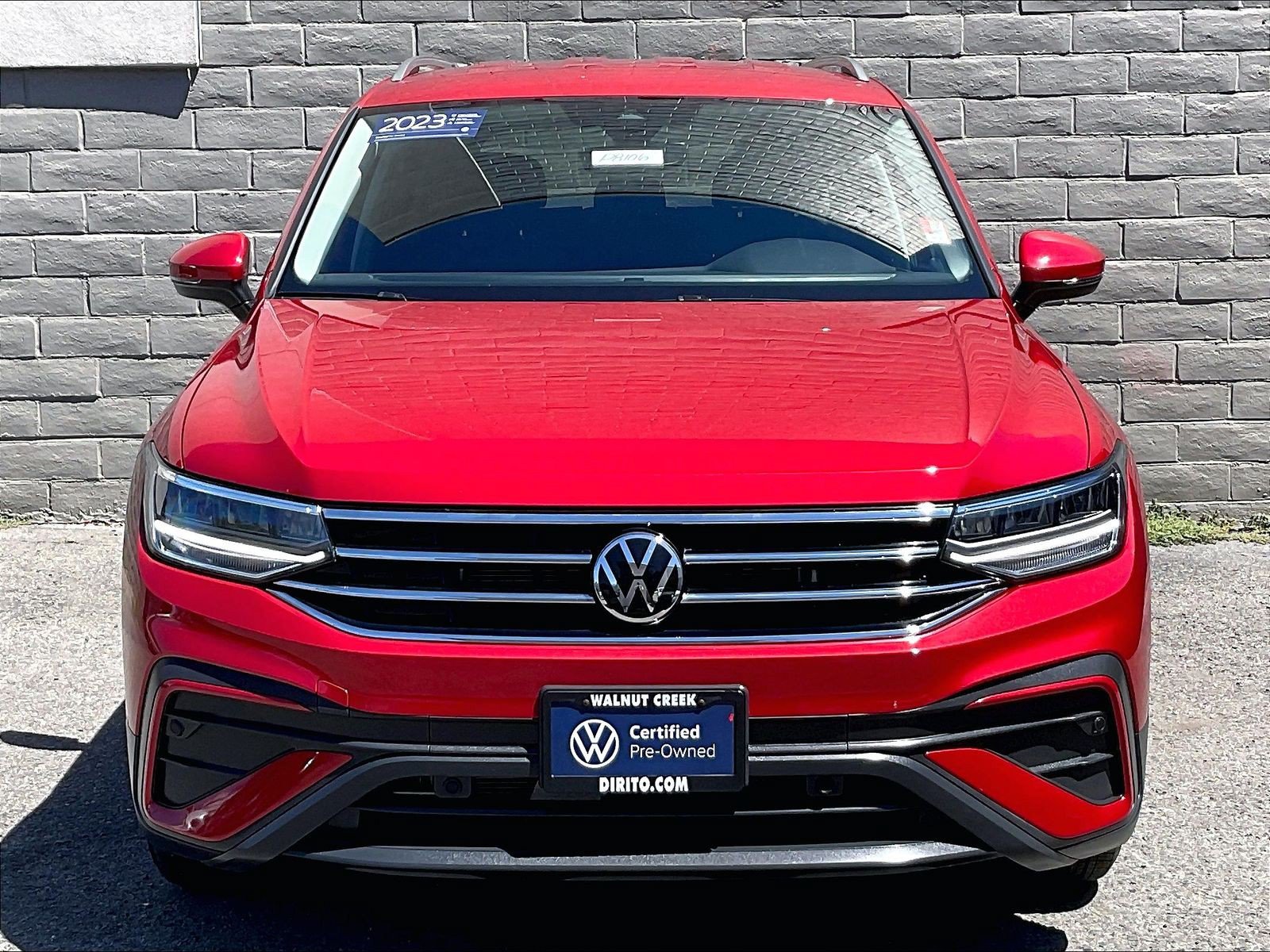 Certified 2023 Volkswagen Tiguan SE FWD image 2