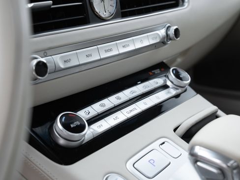 Used 2020 Genesis G90 3.3T Premium image 13