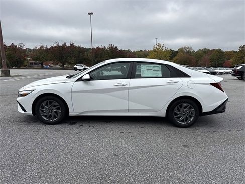 New 2026 Hyundai Elantra Blue image 4