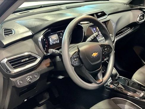 Used 2023 Chevrolet TrailBlazer LT FWD image 16