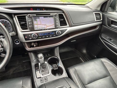 Used 2019 Toyota Highlander XLE AWD/4WD image 21