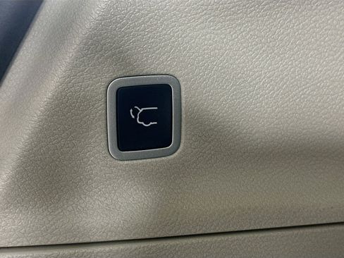 Used 2024 Chrysler Pacifica Limited FWD image 30