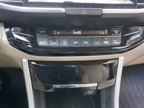 Used 2016 Honda Accord Touring image 12