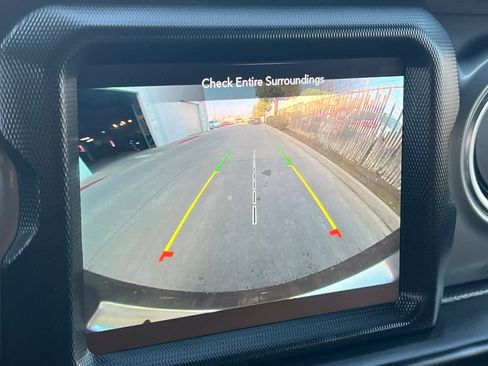 Used 2022 Jeep Wrangler Unlimited Sahara image 23