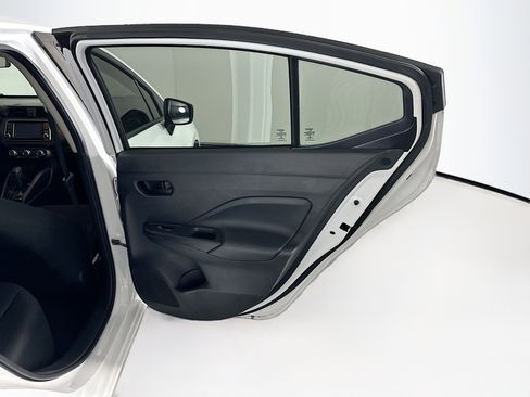 Used 2021 Nissan Versa S FWD image 27