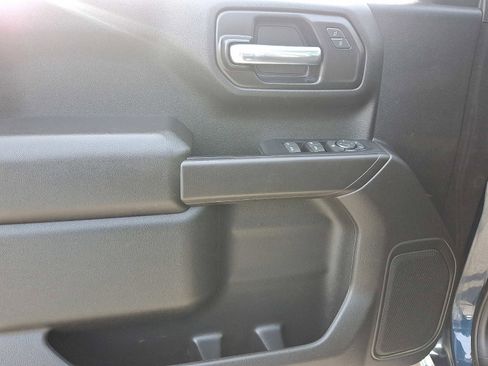 Used 2022 Chevrolet Silverado 1500 Custom image 13