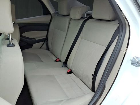 Used 2018 Ford Focus SE w/ SE Appearance Package FWD image 16