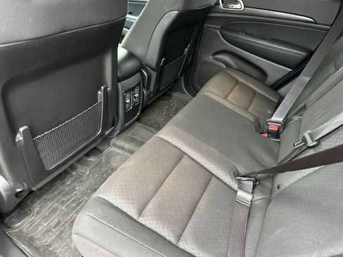 Used 2020 Jeep Grand Cherokee Laredo w/ 18" Wheel & 8.4" Radio Group image 12