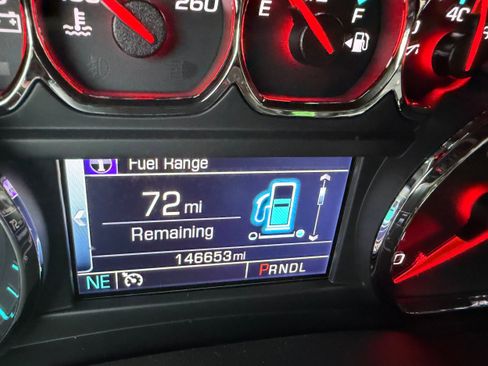 Used 2019 Chevrolet Suburban LT image 23