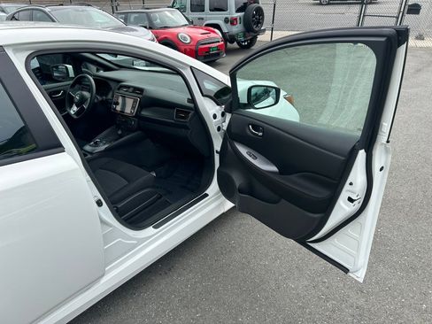 Used 2025 Nissan Leaf S FWD image 33