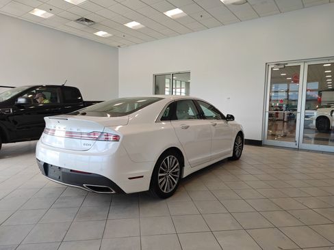 Used 2017 Lincoln MKZ Select w/ Select Plus Package FWD image 3