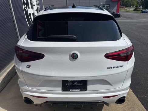 Used 2023 Alfa Romeo Stelvio Veloce AWD/4WD image 11