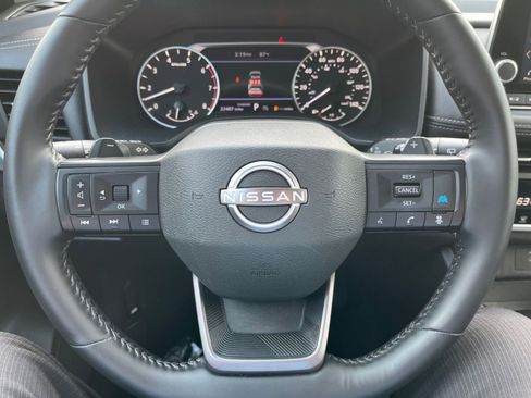 Used 2025 Nissan Rogue SV image 29