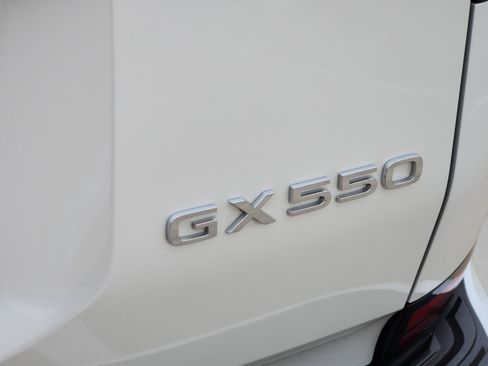 Used 2024 Lexus GX 550 w/ Accessory Package (Z1) AWD/4WD image 38