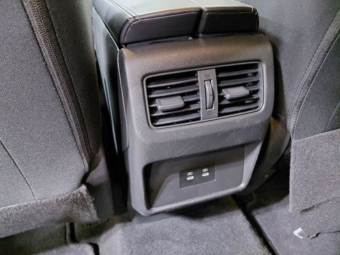 Used 2024 Nissan Rogue SV FWD image 36