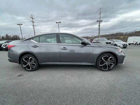 New 2025 Nissan Altima 2.5 SR image 4