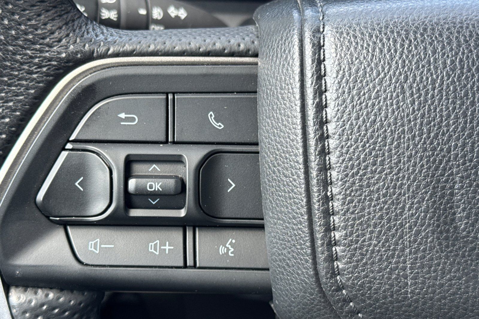 Certified 2024 Toyota Tacoma TRD Sport AWD/4WD image 29