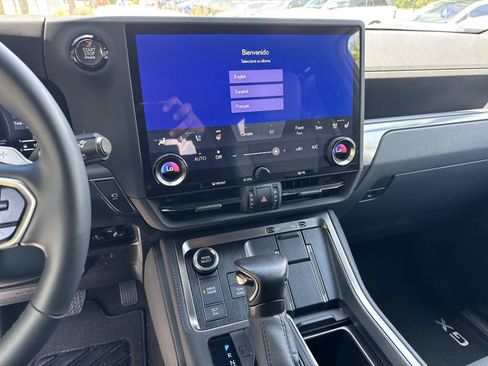 Used 2025 Lexus GX 550 w/ Accessory Package (2T) AWD/4WD image 26