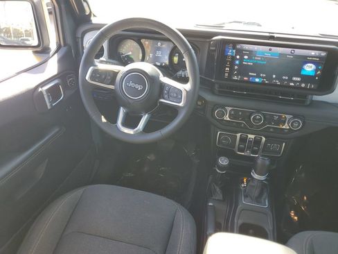 Used 2024 Jeep Wrangler Unlimited Sahara AWD/4WD image 13