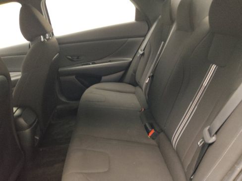 Used 2025 Hyundai Elantra Sport FWD image 18