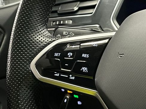 Used 2023 Volkswagen Tiguan SE R-Line image 26