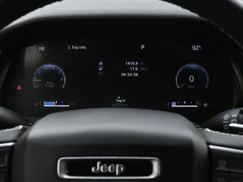 Used 2023 Jeep Grand Cherokee Altitude AWD/4WD image 12