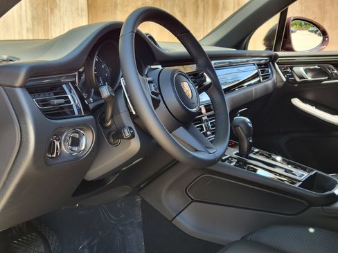 New 2026 Porsche Macan AWD/4WD image 4