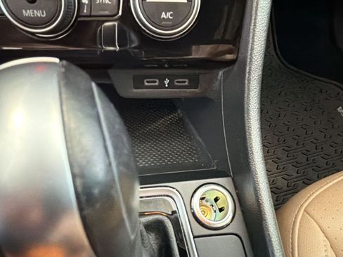 Used 2021 Volkswagen Jetta SE w/ SE Cold Weather Package image 31