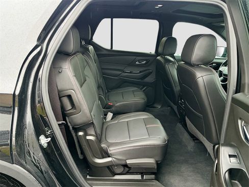 Used 2023 Chevrolet Traverse RS image 30