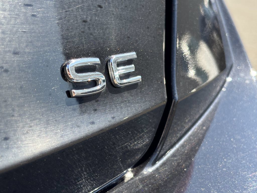 Used 2025 Volkswagen Jetta SE FWD image 11