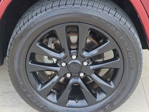 Used 2017 Jeep Grand Cherokee Altitude image 31