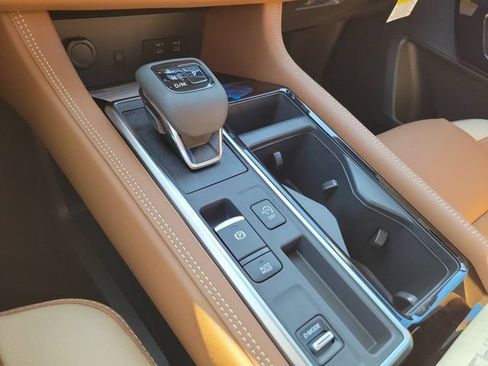 New 2026 Nissan Pathfinder Platinum FWD image 11