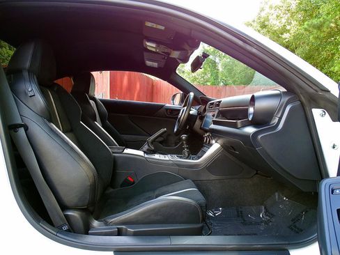 Used 2025 Toyota GR86 Premium w/ Performance Package RWD image 41