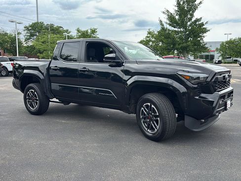 Used 2024 Toyota Tacoma TRD Sport w/ TRD Sport Premium Package AWD/4WD image 8