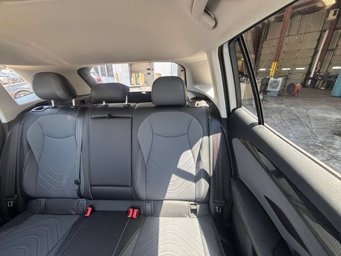 Used 2026 Volkswagen Tiguan SE AWD/4WD image 38