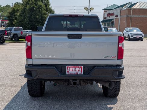 Used 2024 Chevrolet Silverado 2500 ZR2 w/ Technology Package AWD/4WD image 4