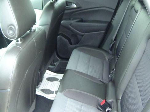 Used 2025 Chevrolet Trax LT w/ LT Convenience Package FWD image 12