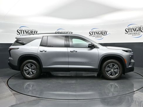 Used 2026 Chevrolet Traverse LT FWD image 8