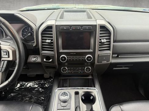 Used 2021 Ford Expedition XLT image 3