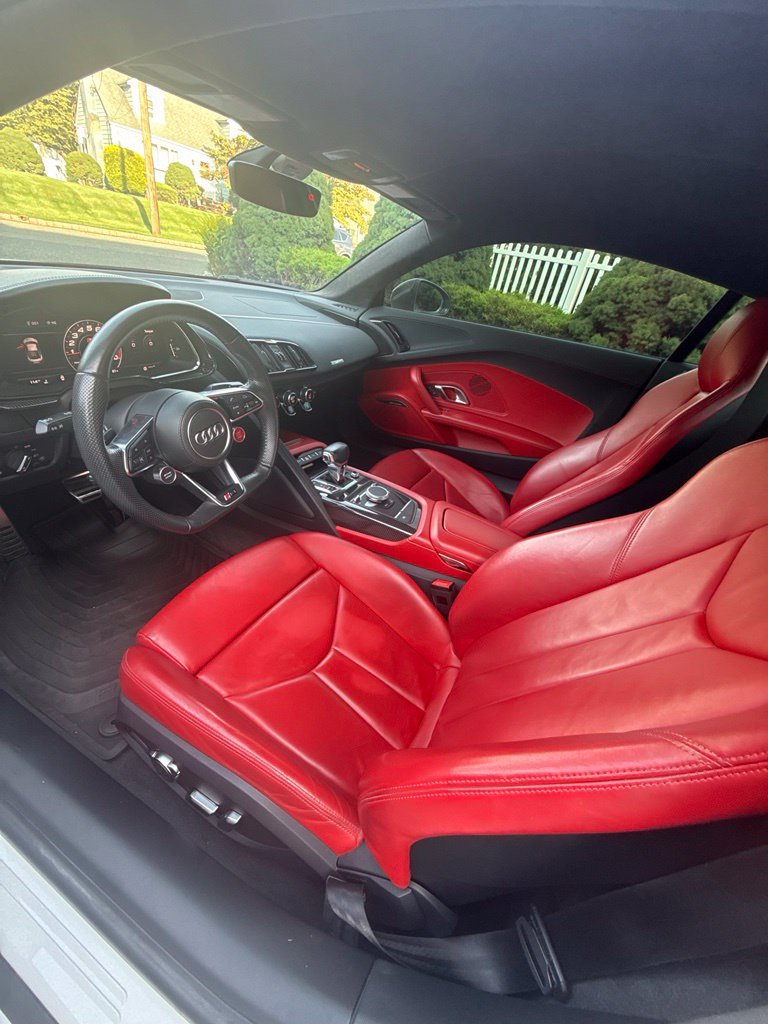 Used 2018 Audi R8 V10 w/ Premium Package RWD image 20