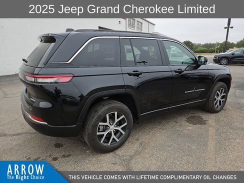 Used 2025 Jeep Grand Cherokee Limited AWD/4WD image 13