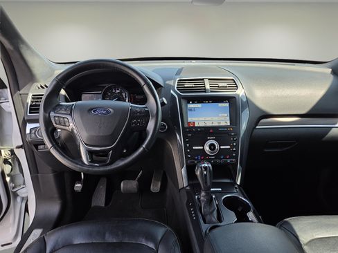 Used 2019 Ford Explorer Limited w/ Ford Safe & Smart Package FWD image 13