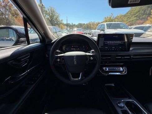 New 2026 Lincoln Corsair Premiere image 9